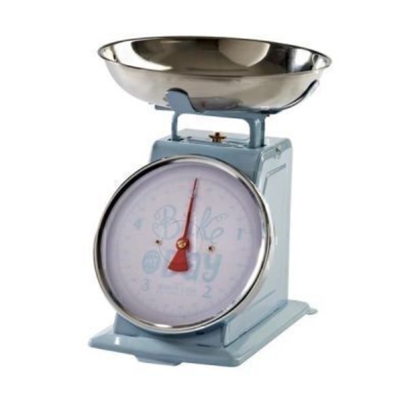 The Mason Cash Bake My Day range is guaranteed to add a fun, retro twist to any kitchen. The 5kg Blue Kitchen Scales are stylish and accurate. These simple to use scales accurately weigh ingredients and feature a 
